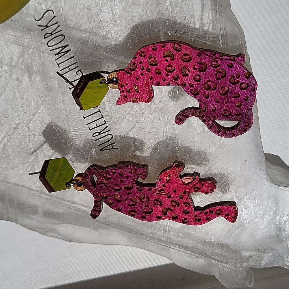Lisa Frank themed leopard earrings - Picture 9 of 9